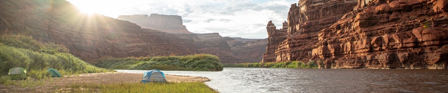 Holiday River Expeditions logo